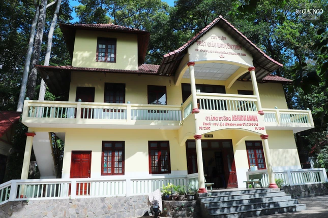 Nhiều công trình tầm cỡ đã được khánh thành như: giảng đường Abhidhamma, thư viện với hơn 9.000 đầu sách, bảo tháp tâm linh...