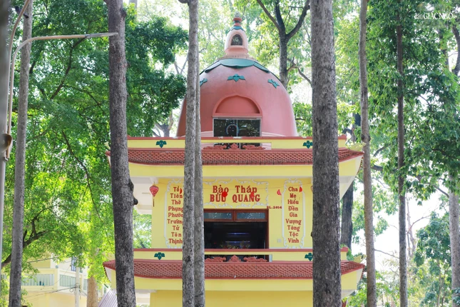 Qua các thời kỳ, các bậc cao Tăng đức độ như Tỳ-kheo Thiện Luật, Hòa thượng Hộ Tông, Tỳ-kheo Hộ Luật, Tỳ-kheo Pháp Tình,... đã kế thừa trụ trì, vun bồi cội đạo, đưa Bửu Quang trở thành trung tâm tu học quan trọng của Phật giáo Nam tông Kinh