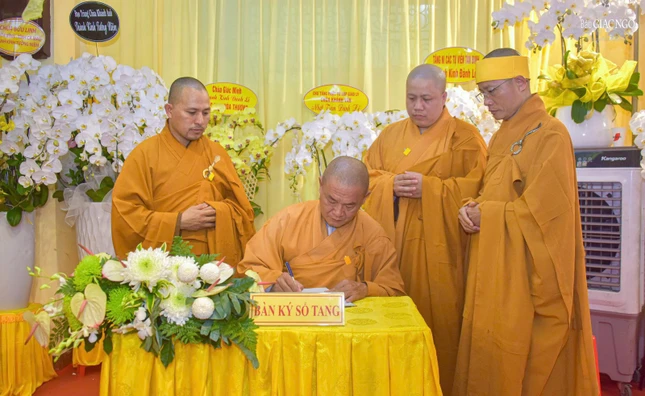 Chư tôn đức chùa Phật học Xá Lợi ký sổ tang lưu niệm