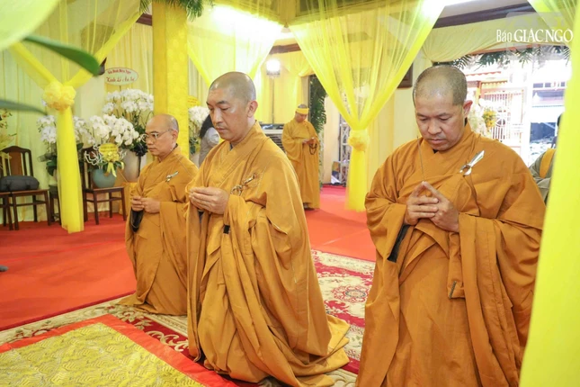 Chư tôn đức quận 7 (cũ)