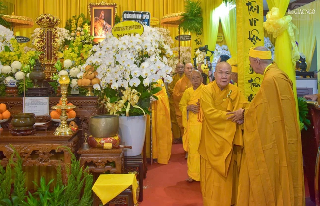 Phân ưu cùng môn đồ pháp quyến