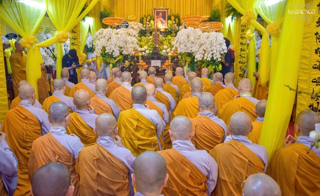 Đoàn Phân ban Ni giới T.Ư, TP.HCM thành kính tưởng niệm