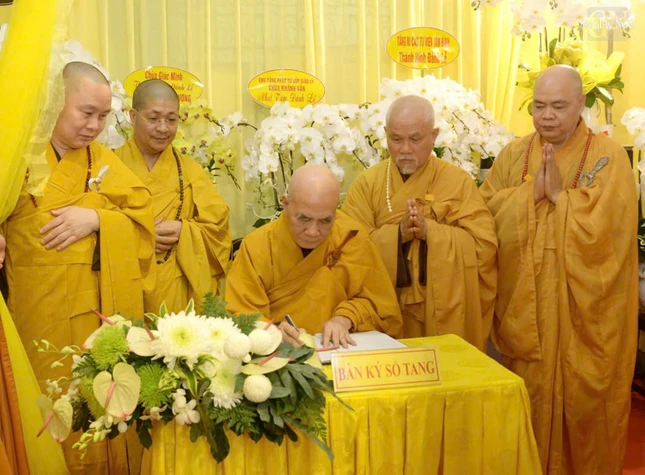 Ký sổ tang phân ưu