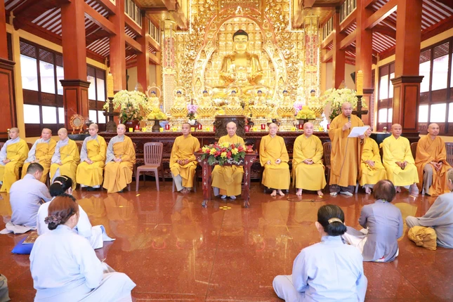 Chư tôn đức chứng minh