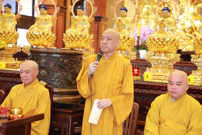 Thượng tọa Thích Nguyên Hạnh phát biểu khai mạc