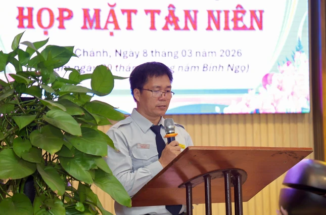 Huynh trưởng Nguyên Châu thay mặt Phân ban Gia đình Phật tử TP.HCM phát biểu chúc thọ