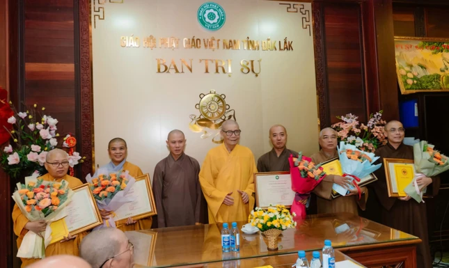 Trao Giáo chỉ tấn phong giáo phẩm