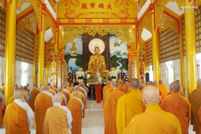 Trang nghiêm lễ Bố-tát đầu năm tại chùa Như Lai