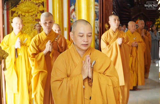 Bố-tát là sinh hoạt đặc thù và rất quan trọng của Tăng