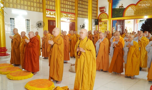 Tăng Ni các phường Gò Vấp, Hạnh Thông, Thông Tây Hội, An Nhơn, An Hội Tây và An Hội Đông Bố-tát