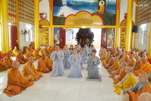 Phật tử thính giới