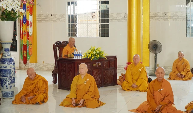 Hòa thượng Thích Giác Trí trùng tuyên giới Bồ-tát