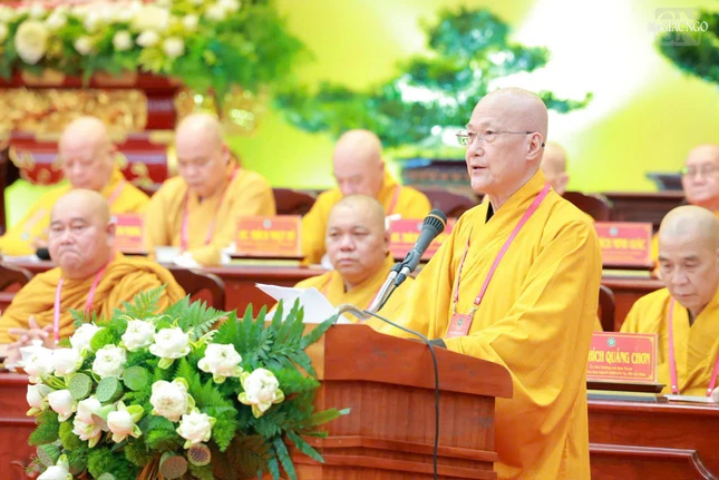 Hòa thượng Thích Chơn Không, Trưởng ban Ban Hướng dẫn Phật tử GHPGVN TP.HCM trình bày tham luận