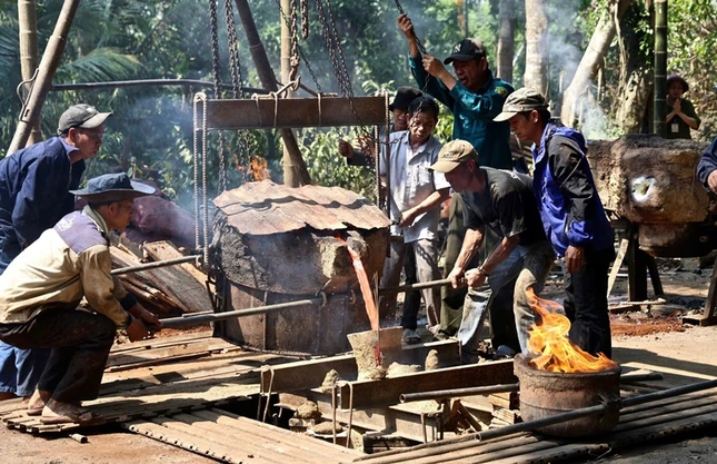 Rót đồng đúc chuông