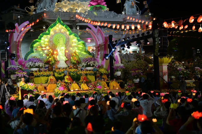 Quang cảnh buổi lễ Quang cảnh buổi lễ