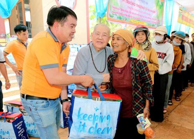 San sẻ yêu thương