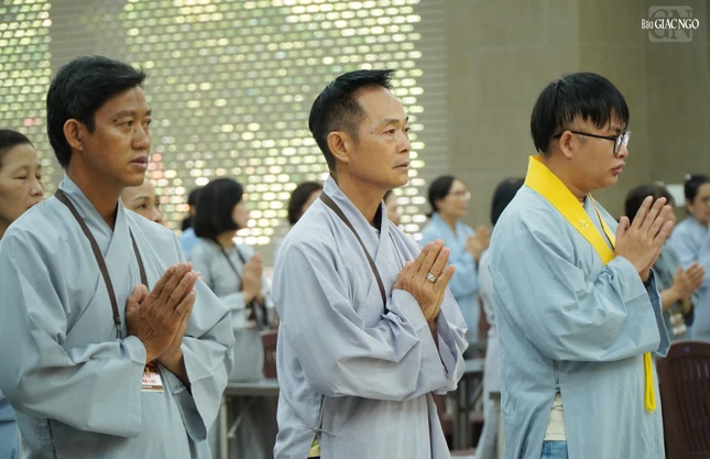 Niệm Phật mở đầu khóa tu Ngày an lạc