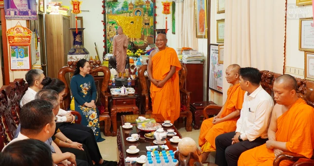 Hòa thượng Danh Lung đáp từ