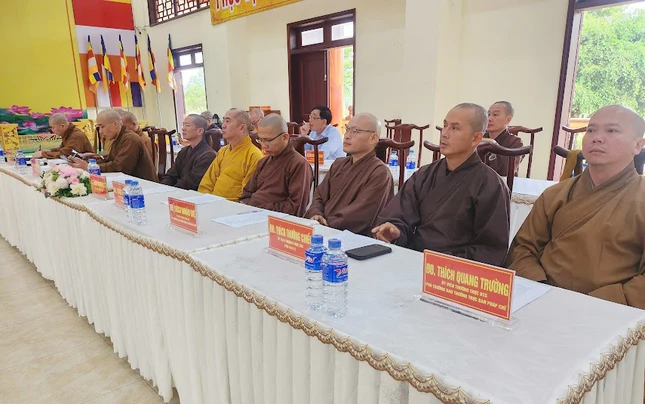 Chư tôn đức, Phật tử tham dự phiên họp