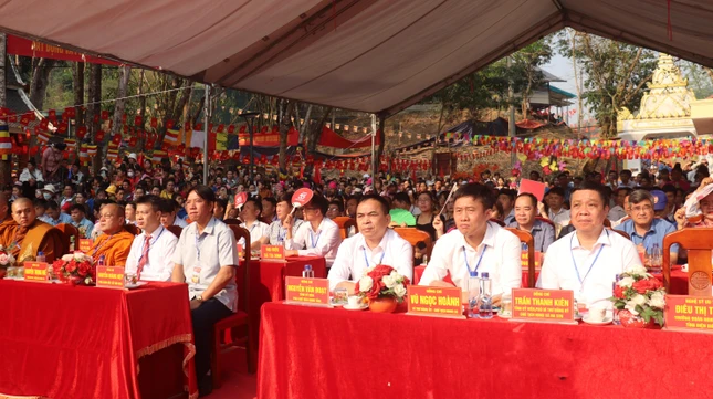 Đại biểu tham dự lễ khai mạc