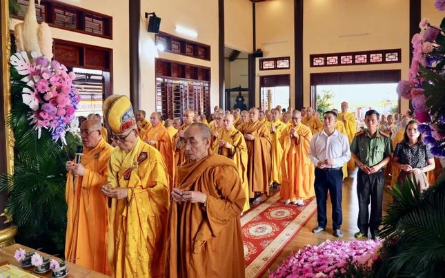 Niêm hương bạch Phật