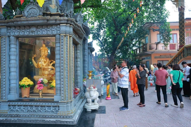 Tại chùa Candaransi, Tết cổ truyền Chôl Chnăm Thmây diễn ra từ ngày 13 đến 16-4 với các hoạt động truyền thống như: lễ đắp núi gạo, núi cát, cầu siêu, lễ Tắm Phật, văn nghệ truyền thống...