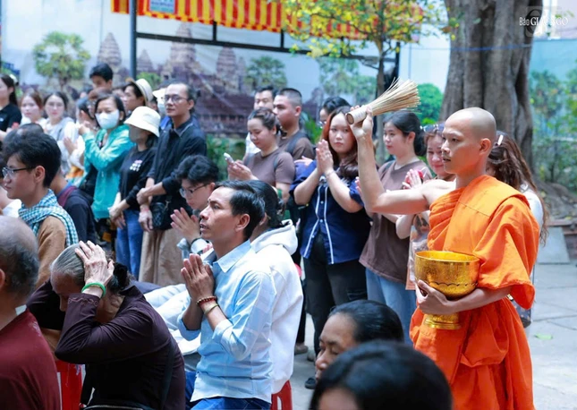 Khóa lễ chúc lành đến Phật tử