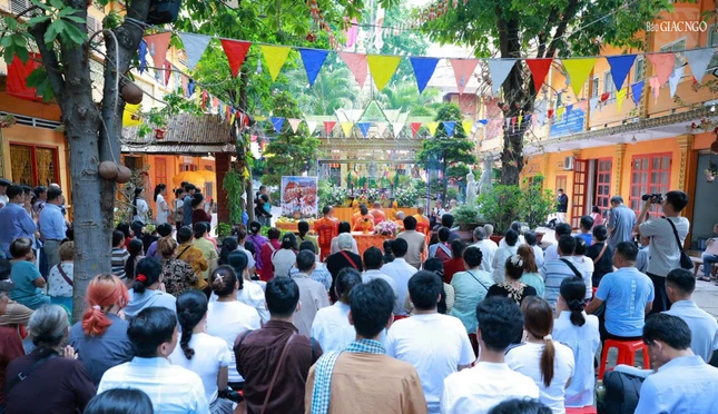 Trang nghiêm khóa lễ