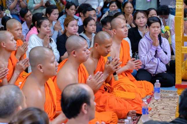 Chư Tăng dâng lời sám hối Hòa thượng Danh Lung