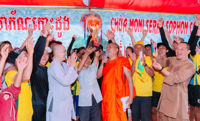 Trao giải Nhất đến đội nam