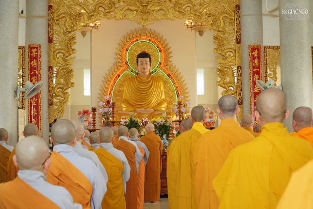 Trang nghiêm khóa lễ Bố-tát