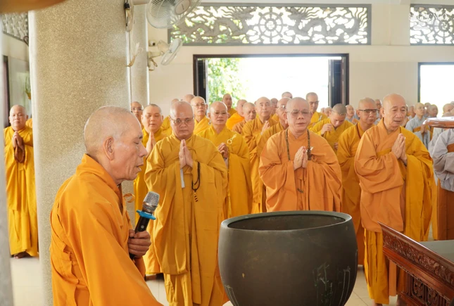 Kỳ Bố-tát tiếp theo của chư Tăng diễn ra vào ngày 16-3-Bính Ngọ tại chùa Long Sơn