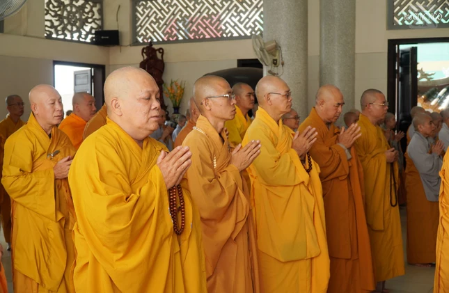 ... là ngày định kỳ thuyết giới, cùng nhắc nhở nhau về giới pháp của hành giả tu hành, nhằm nuôi lớn các thiện pháp, giới thân huệ mạng...