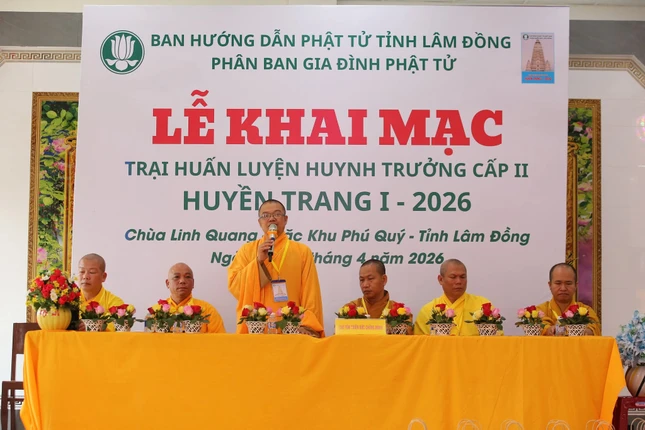 Thượng tọa Thích Chiếu Ý đạo từ