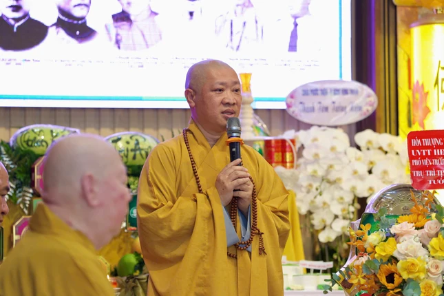 Thượng tọa Thích Thiện Thuận ban đạo từ