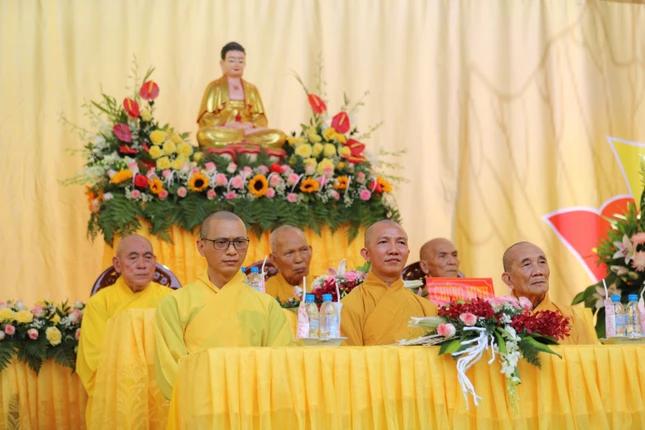 Chư tôn đức chứng minh