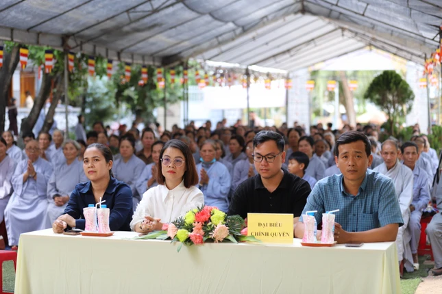 Đại diện chính quyền