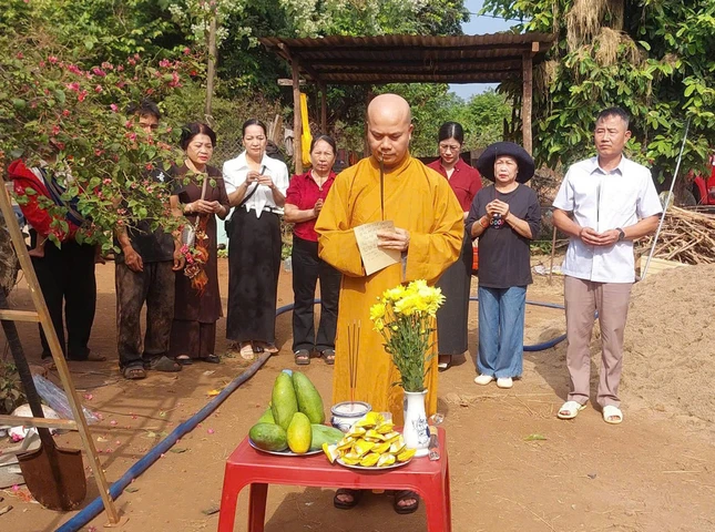 Lễ đặt đá xây dựng nhà tình thương