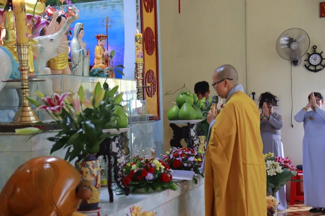 Trang nghiêm khóa lễ