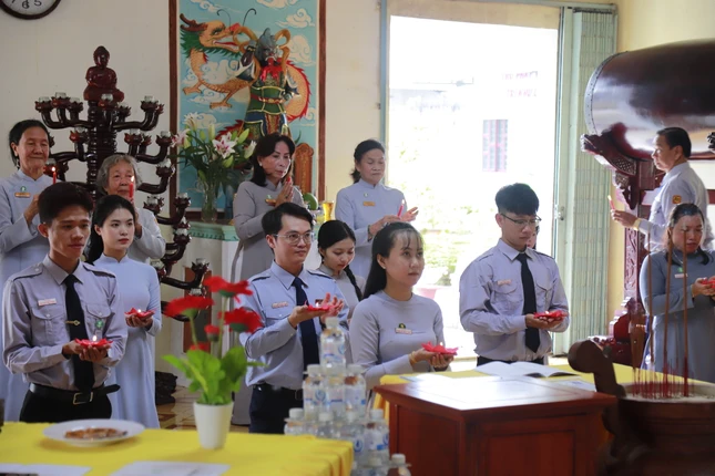 Nguyện suốt đời đi theo con đường áo lam