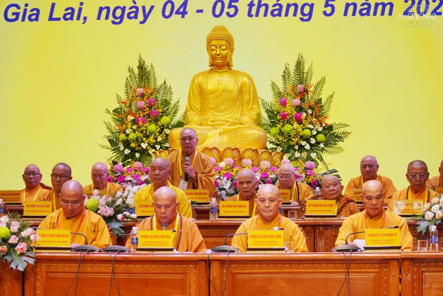 Trưởng lão Hòa thượng Thích Thiện Pháp chứng minh đại hội