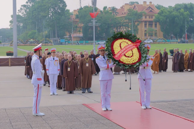 Đoàn đã vào Lăng viếng Chủ tịch Hồ Chí Minh