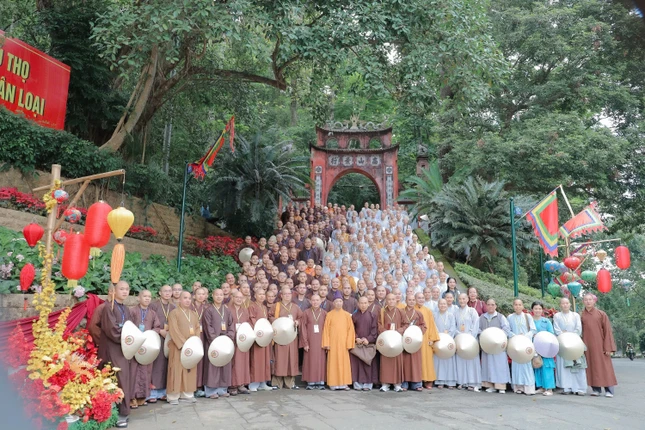 Lưu niệm trong chuyển sinh hoạt ngoại khóa của Tăng Ni sinh Trường Trung cấp Phật học Nguyên Thiều