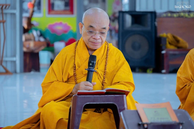Trang nghiêm khóa lễ
