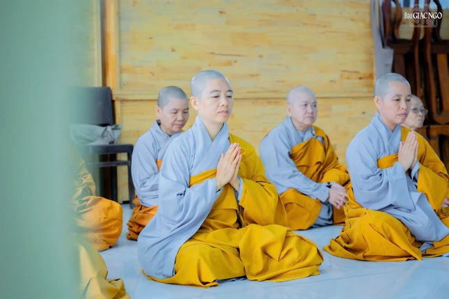 Bố-tát là nuôi lớn sự thanh tịnh hay duy trì các thiện pháp