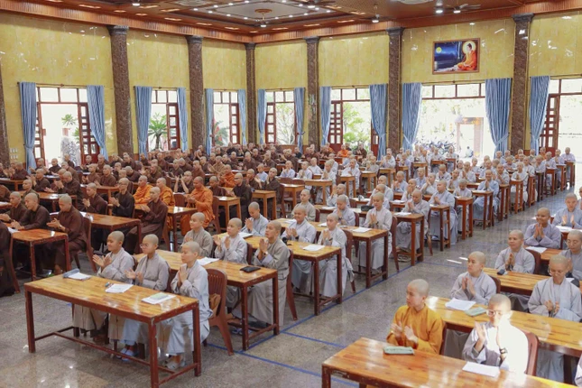 Tăng Ni sinh tham dự kỳ thi tốt nghiệp Tăng Ni sinh tham dự kỳ thi tốt nghiệp