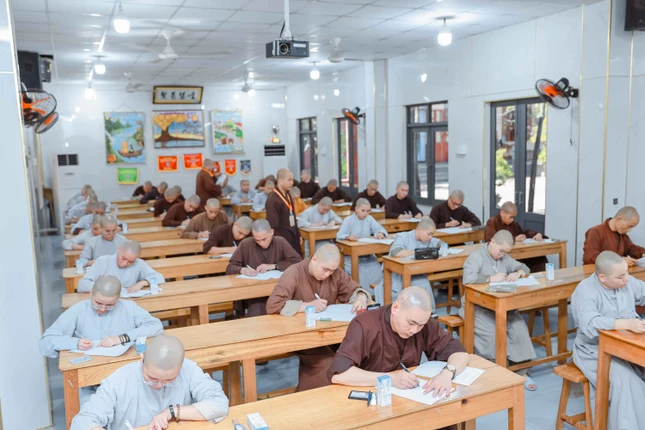 Tăng Ni sinh thi tốt nghiệp trong 2 ngày 21 và 22-5 Tăng Ni sinh thi tốt nghiệp trong 2 ngày 21 và 22-5