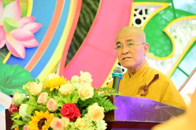 Thượng tọa Thích Quảng Hiền đọc Diễn văn Phật đản