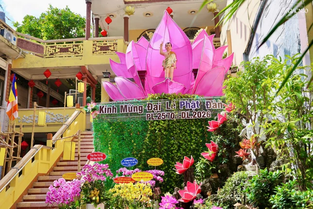 Tôn tượng Đức Phật đản sanh được tôn trí tại chùa Phước Hải