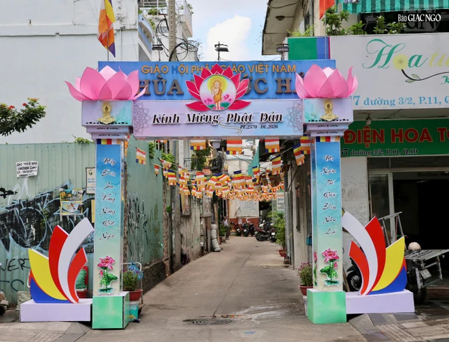 Đường dẫn vào chùa Phước Hải